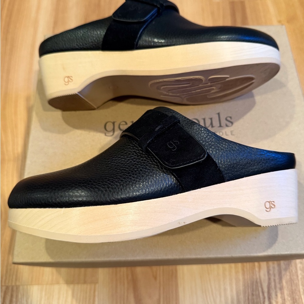 Henley Clog Gentle Souls by Kenneth Cole. Women’s black leather/suede. Size 6.5. - Picture 7 of 13